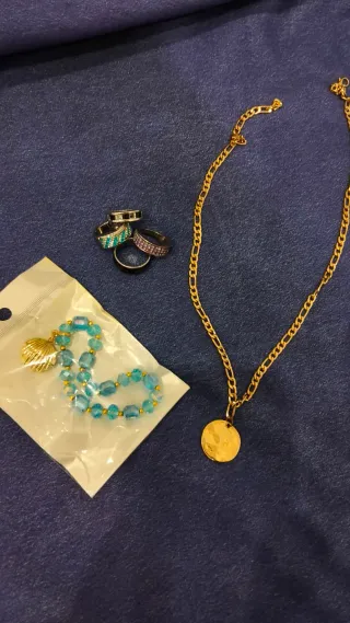 Pack pulsera, cadena oro y 4 anillos
