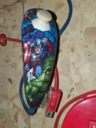 Mando Wii con diseño de Superhéroes