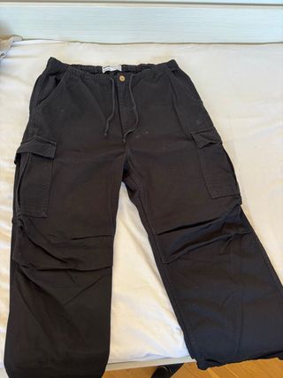 Pantalón cargo negro