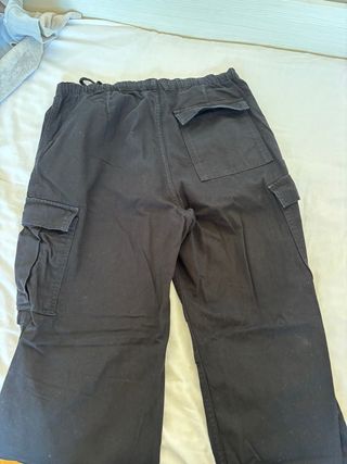 Pantalón cargo negro