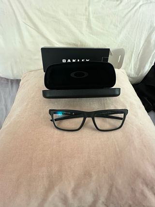 Gafas Oakley Negras Estilo Moderno