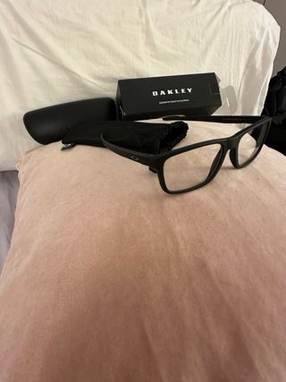 Gafas Oakley Negras Estilo Moderno