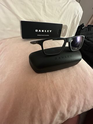 Gafas Oakley Negras Estilo Moderno