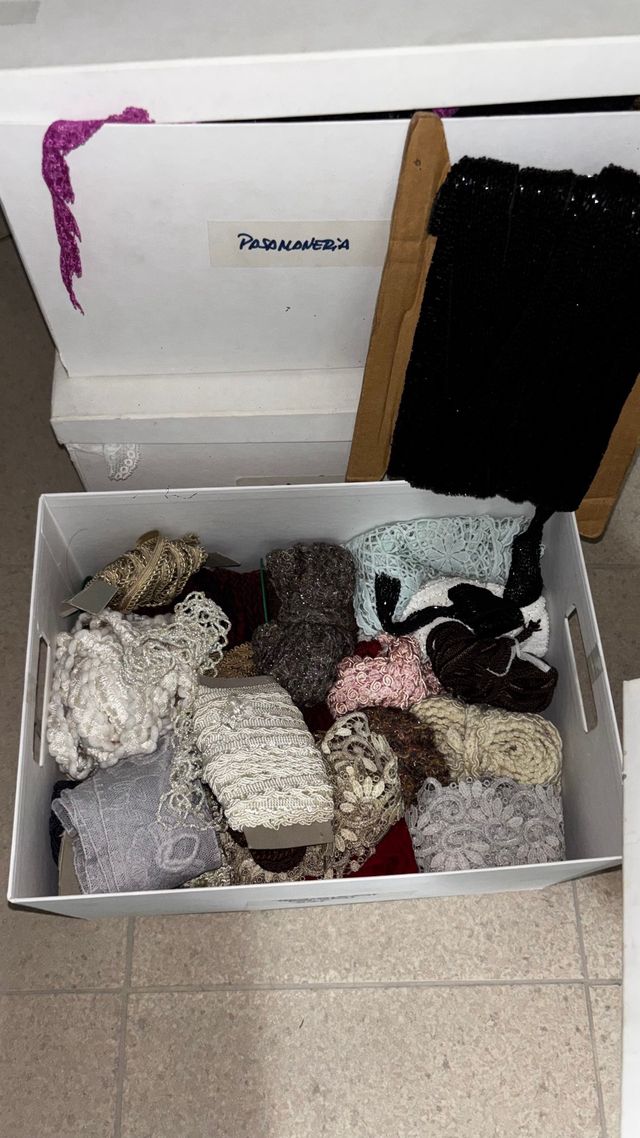 Pasamanería negra marrón gris rosa