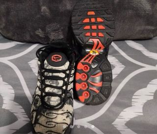 Tenis Nike Air Max Plus TN SE Beige Negro