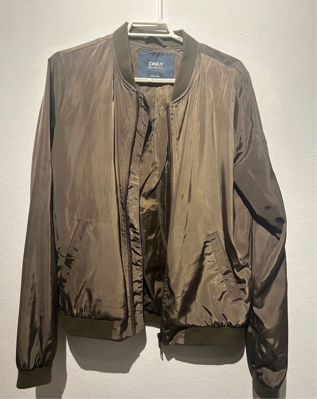 Chaqueta bomber Only verde caqui