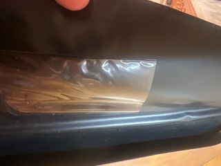 Portafolio de piel marrón con cierre