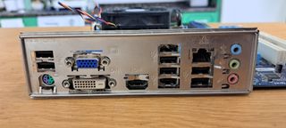 Placa base Gigabyte + procesador AMD + 4 GB RAM