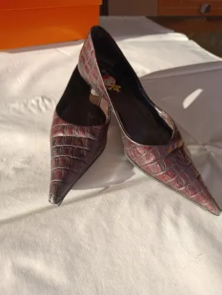 Zapatos de punta rojos mujer