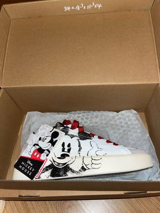 Zapatillas Mickey Mouse Blancas CON ETIQUETA.