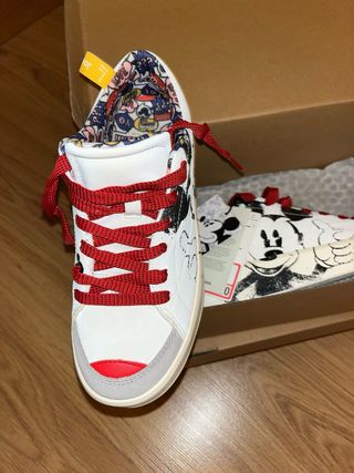 Zapatillas Mickey Mouse Blancas CON ETIQUETA.
