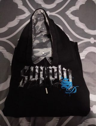 Sudadera con capucha y estampado camuflaje