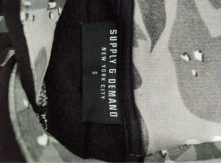Sudadera con capucha y estampado camuflaje