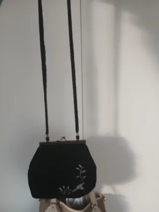Borsetta velluto nero con ricamo floreale
