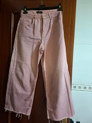 Pantalón ancho rosa deshilachado