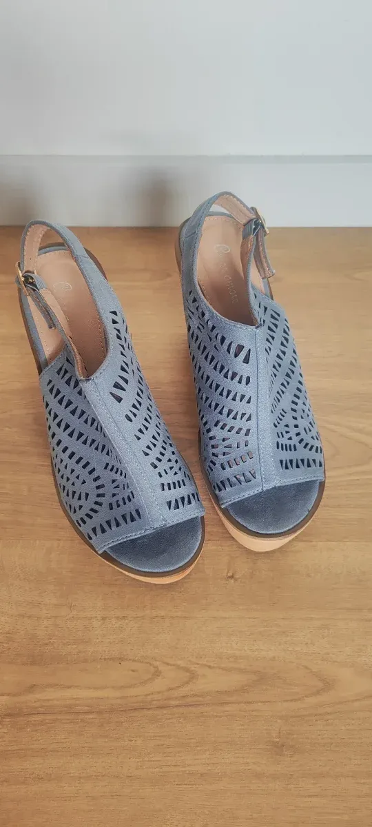 Sandalias cuña Amor Amore talla 38