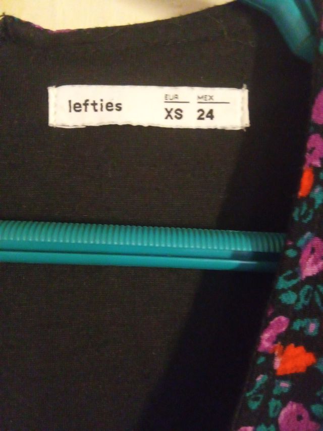 Vestido estampado floral morado y rojo