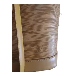 Ejemplo de Restauración Louis Vuitton Alma PM