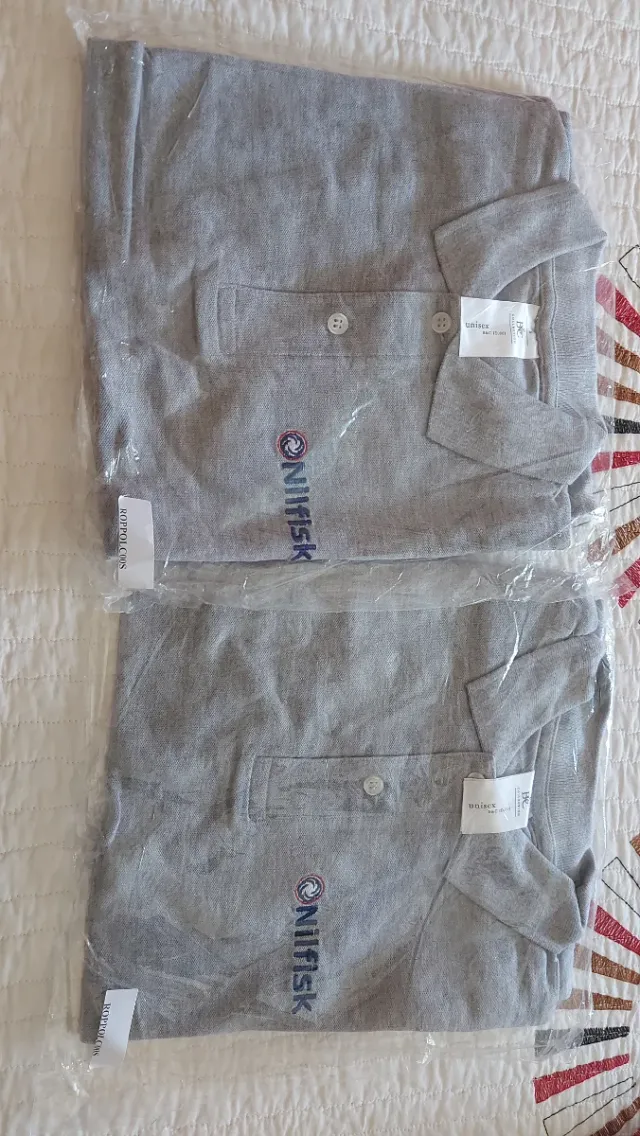 2 Camisetas Polo Nilfisk Grises