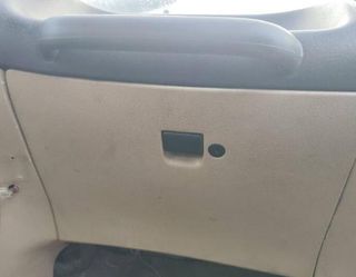 Guantera nissan 685000x802 terrano terrano 359086