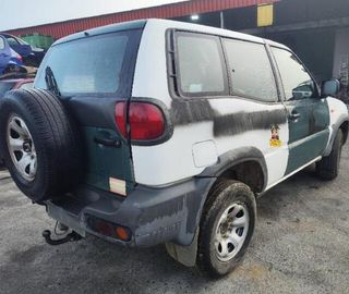 Guantera nissan 685000x802 terrano terrano 359086