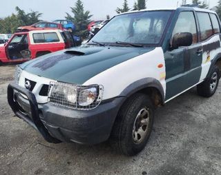 Guantera nissan 685000x802 terrano terrano 359086