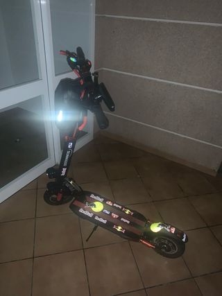 Patineta Eléctrica Red Bull