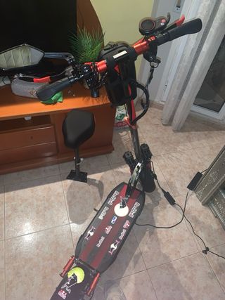 Patineta Eléctrica Red Bull