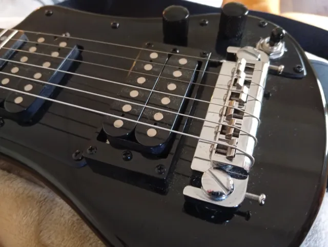 Guitarra Hofner Deluxe Negra