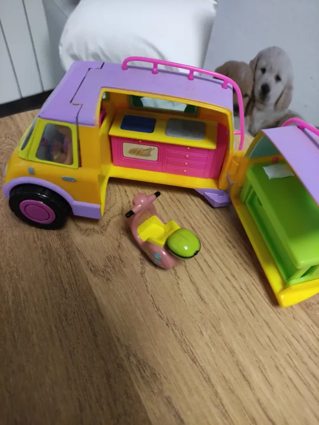 Conjunto caravana y moto con muñecas