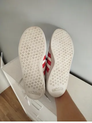 Zapatillas Adidas Blancas y Rojas