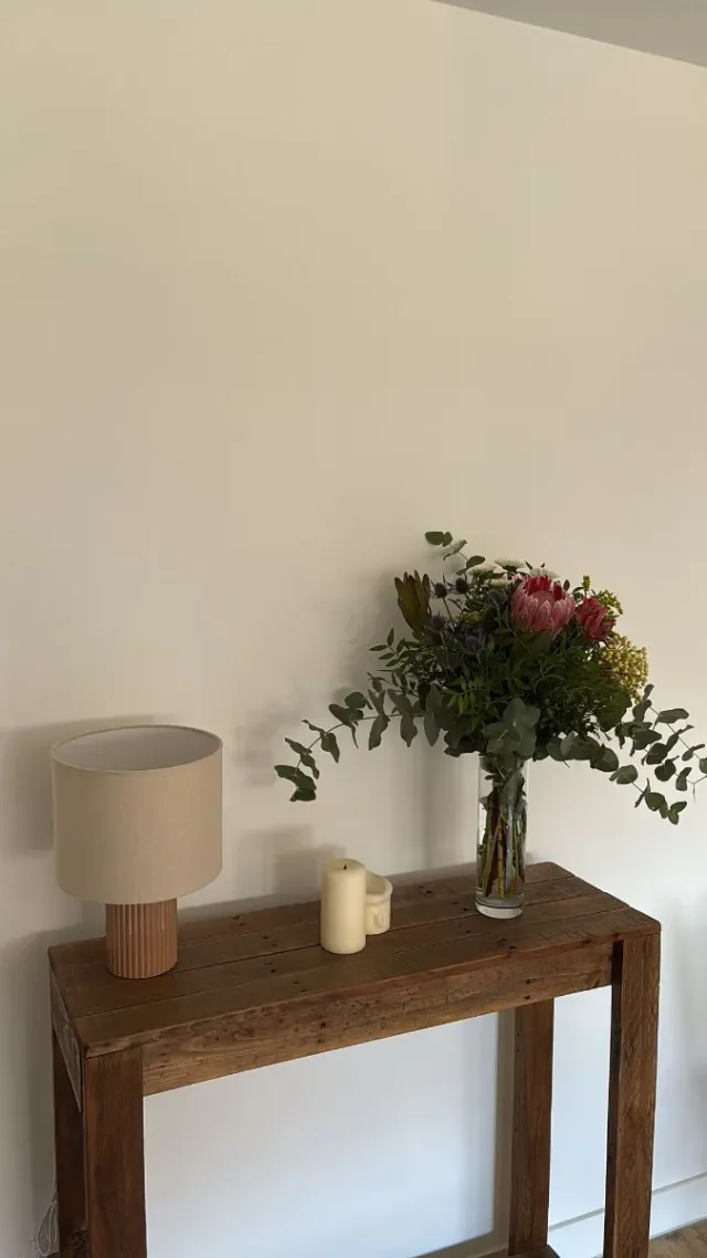 Consolle rustica in legno e vimini