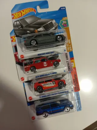Hot Wheels Mercedes-Benz 500 E Alfa Romeo Giulia