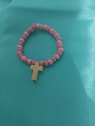Pulseras hechas a mano con cruces