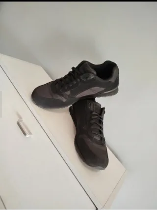 Zapatillas Fila Running Negras y Grises