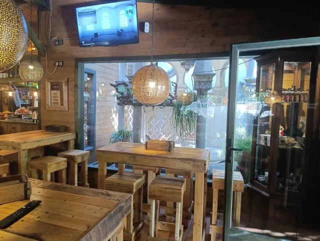 Panche in legno riciclato in stile rustico