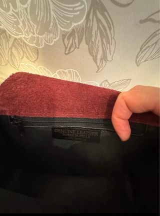 Bolso piel burdeos con serpiente