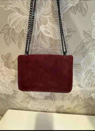 Bolso piel burdeos con serpiente