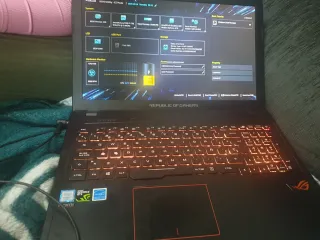 Portátil ASUS Negro y Naranja