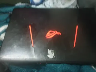 Portátil ASUS Negro y Naranja