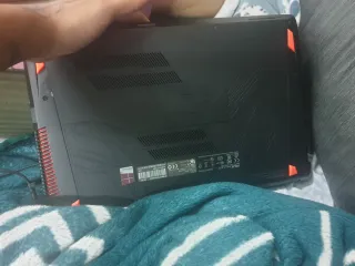 Portátil ASUS Negro y Naranja