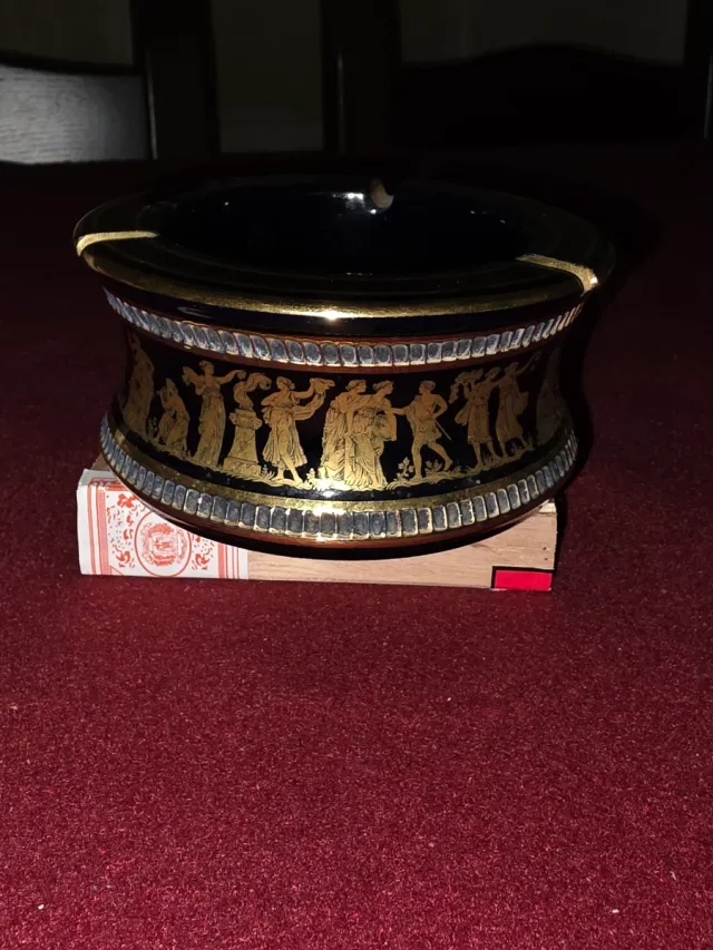 Posacenere in porcellana con oro 24k