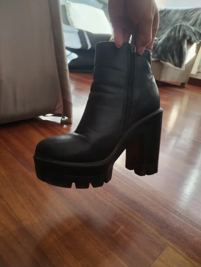 Botines de cuero  negros para mujer con plataforma