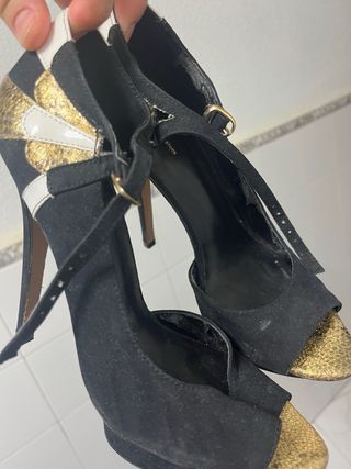 Zapatos tacón negro, dorado y blanco