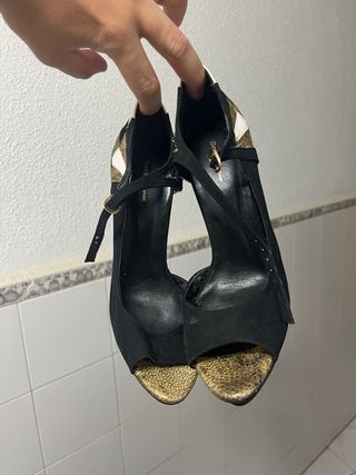 Zapatos tacón negro, dorado y blanco