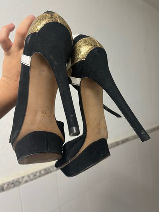 Zapatos tacón negro, dorado y blanco