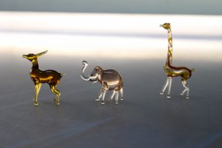 Minúsculas figuras de animales de cristal de Murano.