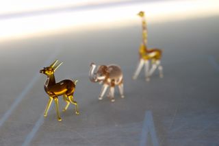 Minúsculas figuras de animales de cristal de Murano.