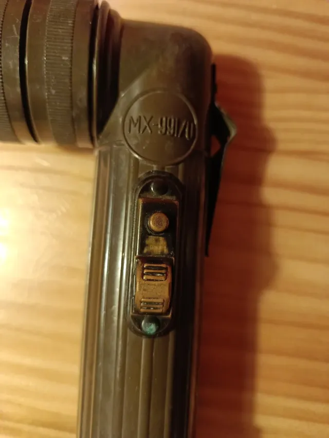 Linterna militar antigua MX 991/U
