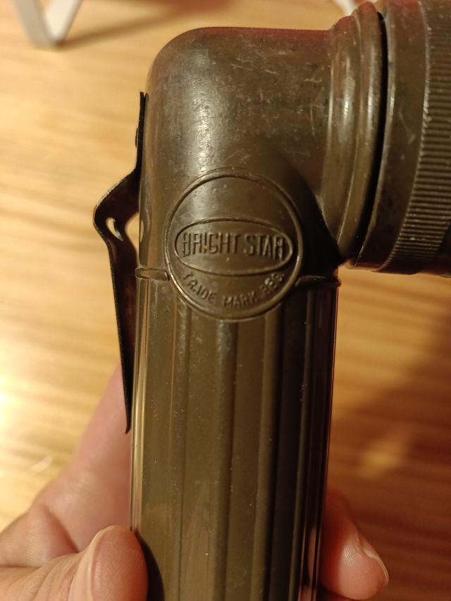 Linterna militar antigua MX 991/U